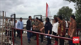 Jokowi dan Jembatan Penghubung Warga di Muara Gembong
