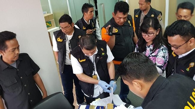 Satgas Anti Mafia Bola bentukan Polri mencari dokumen anggaran PSSI dalam dua tahun terakhir saat menggeledah kantor PSSI di FX Sudirman.