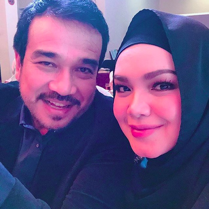 <p>Siti Nurhaliza memang kerap mengunggah foto wefie bersama sang suami. (Foto: Instagram: @ctdk)</p>