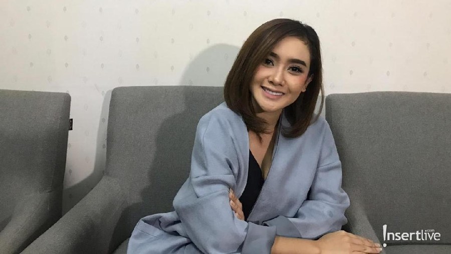 Meski belum berumah tangga, Cita Citata mengaku sedang menggeluti hobi baru yaitu memasak makanan Western.