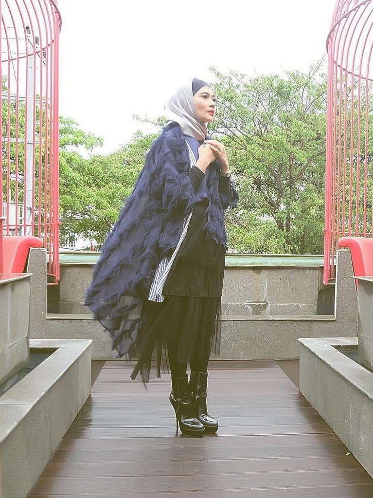 Masuki 27 Tahun, Intip 6 Pesona Indah Dewi Pertiwi Rabu (30/1), penyanyi cantik, Indah Dewi Pertiwi, memasuki usia ke 27 tahun. Berikut Insertlive rangkum enam pesona dari perempuan yang akrab disapa IDP itu.