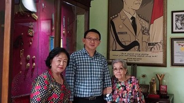 Kunjungi Keluarga Hoegeng, Ahok Dapat Hadiah Istimewa