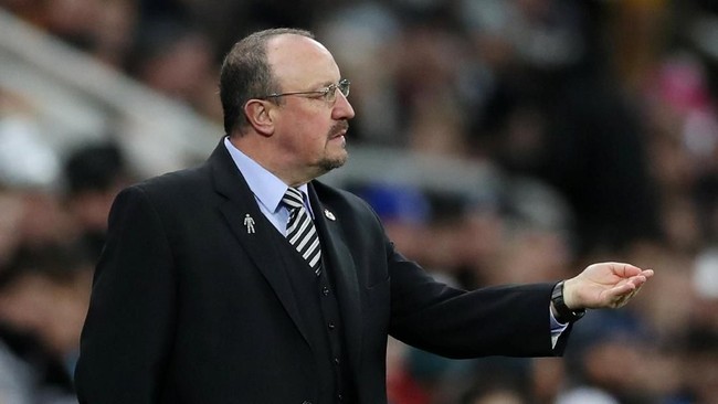 Klub Liga Super China, Dalian Yifang disebut siap membayar Rafael Benitez dengan gaji 12 juta poundsterling atau Rp215 Miliar per tahun.
