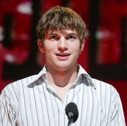 Ashton Kutcher Merasa Beruntung Hidupnya Bisa Kembali Normal, Tadinya Susah untuk Melihat, Mendengar dan Berjalan