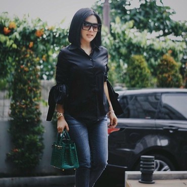 Terpopuler: Gaun Nikah Syahrini hingga Fakta Jungkook BTS