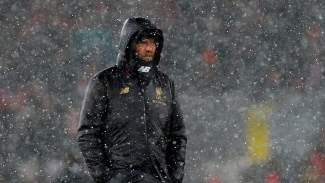 Jurgen Klopp menyebut salju di lapangan jadi alasan atas hasil imbang melawan Leicester City 1-1 pada laga Liga Primer Inggris di Stadion Anfield, Rabu (30/1).