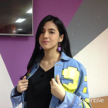 DJ Una Cium Bibir Anak, Netizen Kenapa Heboh?