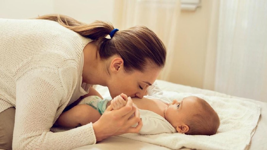 Cegah Infeksi, Simak Cara Tepat Bersihkan Tali Pusar Bayi