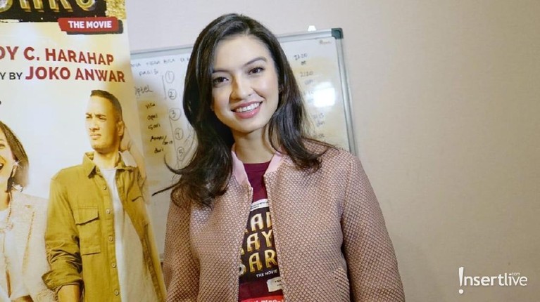 Bukan hanya cantik dan sukses di dunia hiburan, keenam artis berikut ini ternyata juga jago dan menguasai hingga lebih dari tiga bahasa sekaligus.