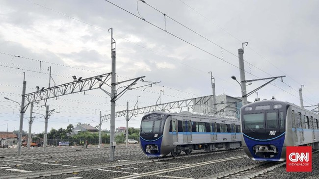 Keberadaan MRT jadi harapan untuk menyelesaikan persoalan kemacetan, meski sejumlah pihak menyebut terlalu dini MRT adalah solusi menekan angka kemacetan.