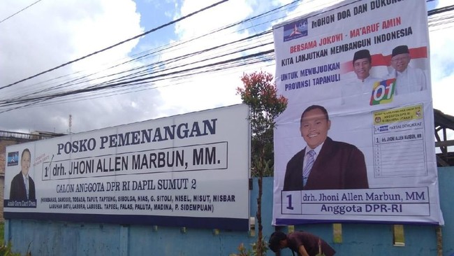 Politikus Demokrat Jhoni Allen Marbun mengaku telah menyebar wajah Jokowi-Ma'ruf Amin di seluruh baliho kampanye wilayah daerah pemilihannya.