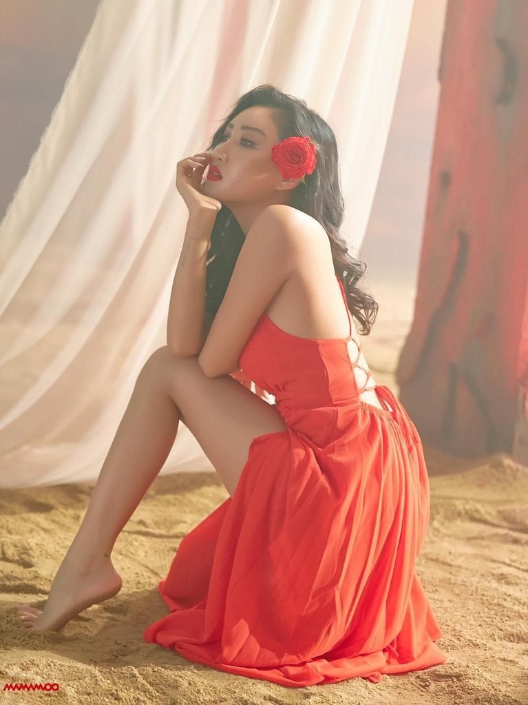Akan melakukan debut solo, intip enam gaya Hwasa MAMAMOO yang dikenal sebagai idol seksi di Korea Selatan.