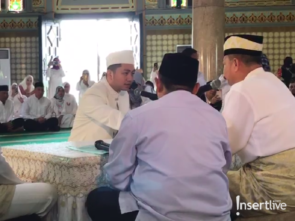 Resmi menjadi pasangan suami-istri&comma; berikut beberapa momen bahagia dari pernikahan Ariska Putri dan Tengku Ryan&period;