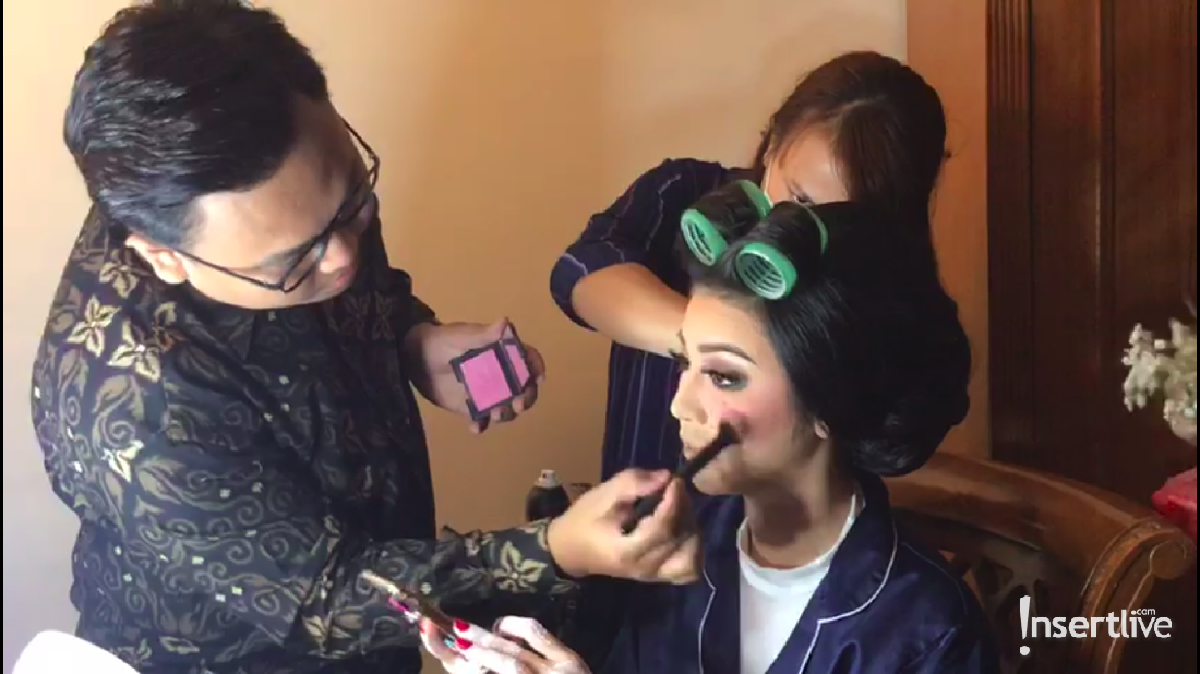 Resmi menjadi pasangan suami-istri&comma; berikut beberapa momen bahagia dari pernikahan Ariska Putri dan Tengku Ryan&period;