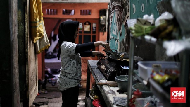 Bank Dunia memproyeksi orang Indonesia akan makan lebih sedikit karena kekurangan uang dan kehabisan makan.