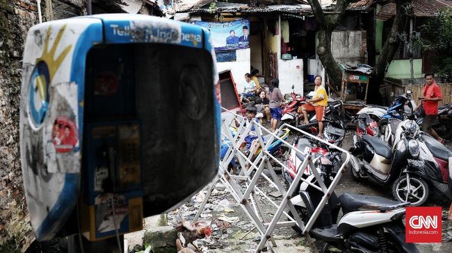 Kemensos Kaji Bantuan Program Keluarga Harapan Cair Bulanan Kementerian Sosial akan mengkaji kemungkinan untuk menyalurkan bantuan Program Keluarga Harapan (PKH) setiap bulan mulai 2020 mendatang.
