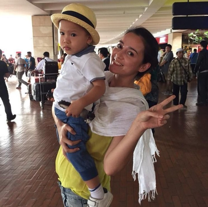 <p>Antengnya Jacob digendong Tante Julie Estelle. Hmm, Tante Julie keberatan nggak ya? (Foto: Instagram/ @julstelle)</p>