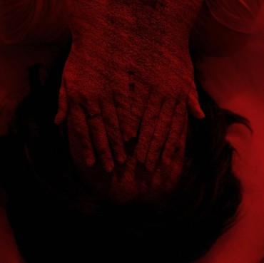 Trauma Pernah Diperkosa, Wanita Ini Enggan Pakai Masker