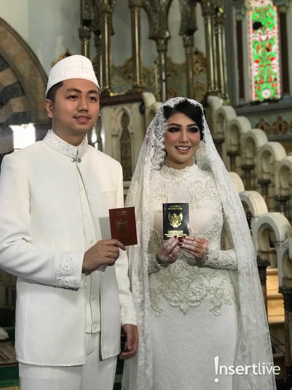 Resmi menjadi pasangan suami-istri&comma; berikut beberapa momen bahagia dari pernikahan Ariska Putri dan Tengku Ryan&period;