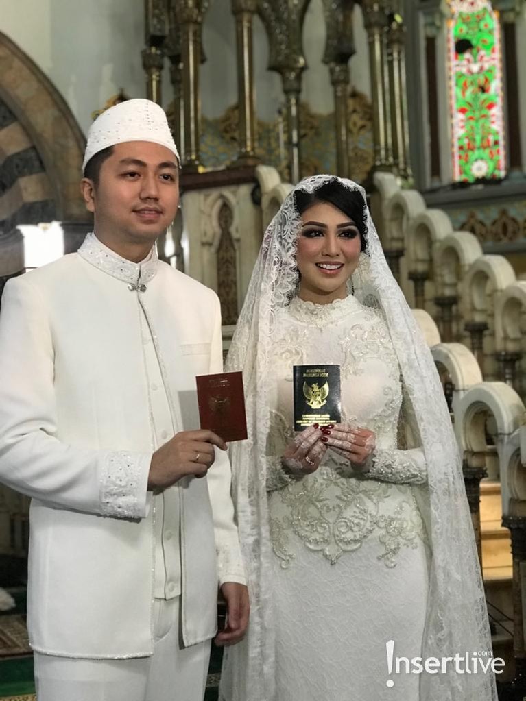 Resmi menjadi pasangan suami-istri, berikut beberapa momen bahagia dari pernikahan Ariska Putri dan Tengku Ryan.