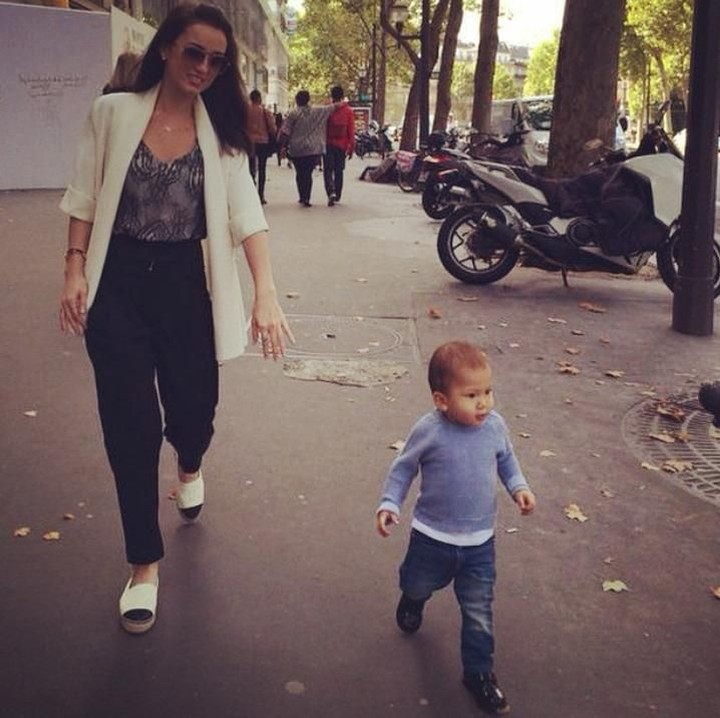 <p>Mimo adalah panggilan kesayangan Jacob dan Carla untuk Julie Estelle. (Foto: Instagram/ @julstelle)</p>