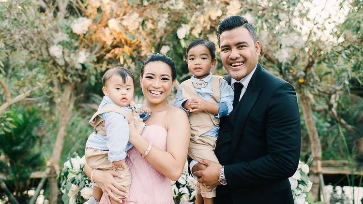 Cerita Sara Djojohadikusumo Miliki Anak dengan Down Syndrome Sara Djojohadikusumo memiliki dua putra, salah satunya menyandang Sindroma Down. Simak ceritanya di sini ya, Bunda.