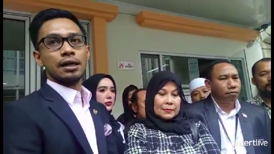 Tyas Mirasih Tak Hadir di KPAI, Maryke Harris Kecewa Tyas Mirasih tak hadir dalam agenda klarifikasi terkait dugaan kasus penculikan anak di KPAI. Maryke Harris pun kecewa atas absennya Tyas.