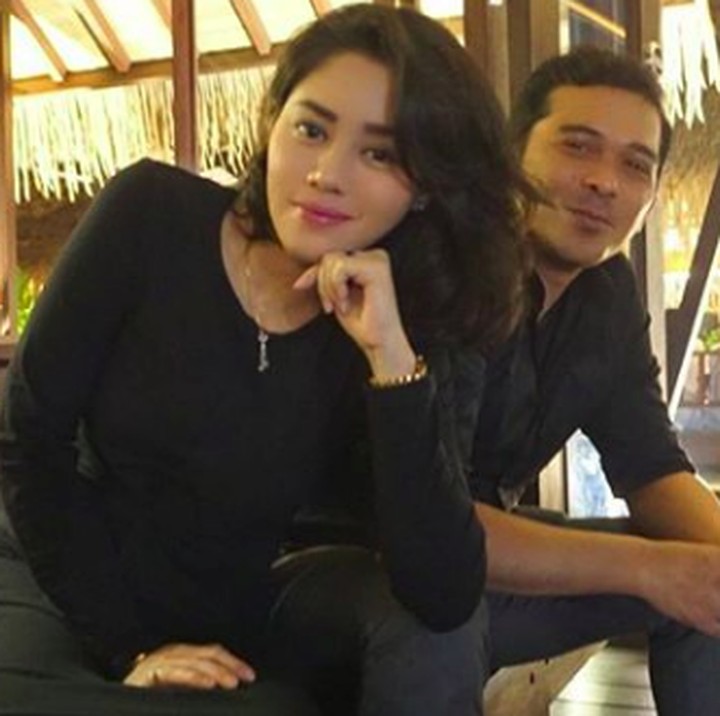 <p>Diakui Ai (panggilan sang suami), Saphira adalah pribadi yang salihah, rajin ibadan dan rendah hati. (Foto: Instagram @saphira_indah)</p>