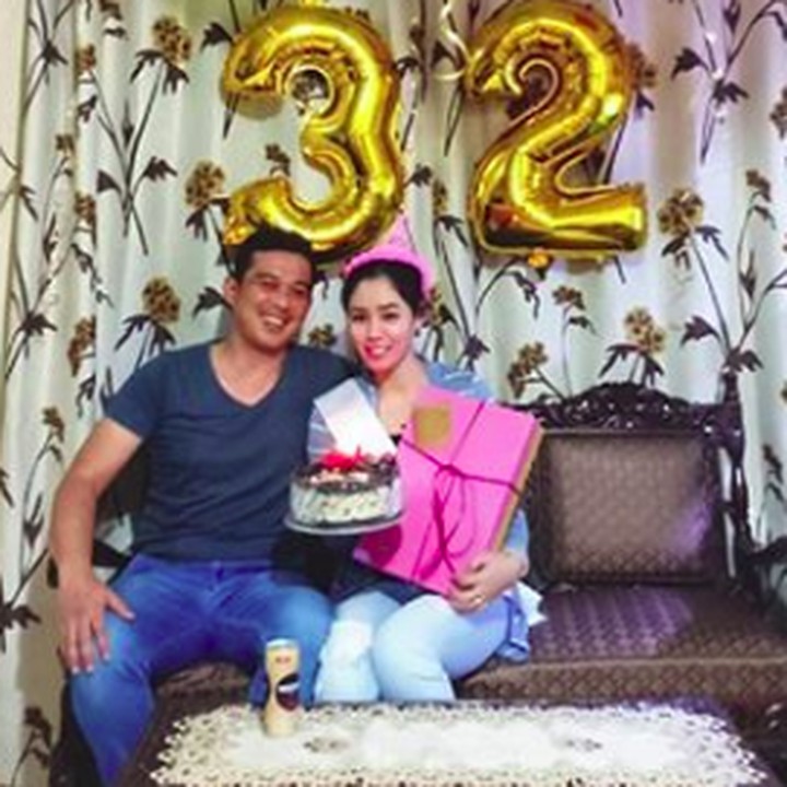 <p>Ulang tahunnya ke-32 dirayakan secara sederhana bersama orang terdekat di rumah. So sweet! (Foto: Instagram @saphira_indah)</p>