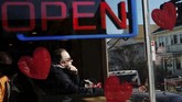 NYALANG: Para Pengejar Bijak Bumi Dalam foto unik pilihan CNNIndonesia.com pekan ini, ada cerita jelang tahun baru Imlek, cuaca dingin menerpa Amerika, dan para perenang musim dingin.