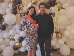 Akan Jadi Orang Tua, Ini 6 Potret Mesra Raisa & Hamish Daud