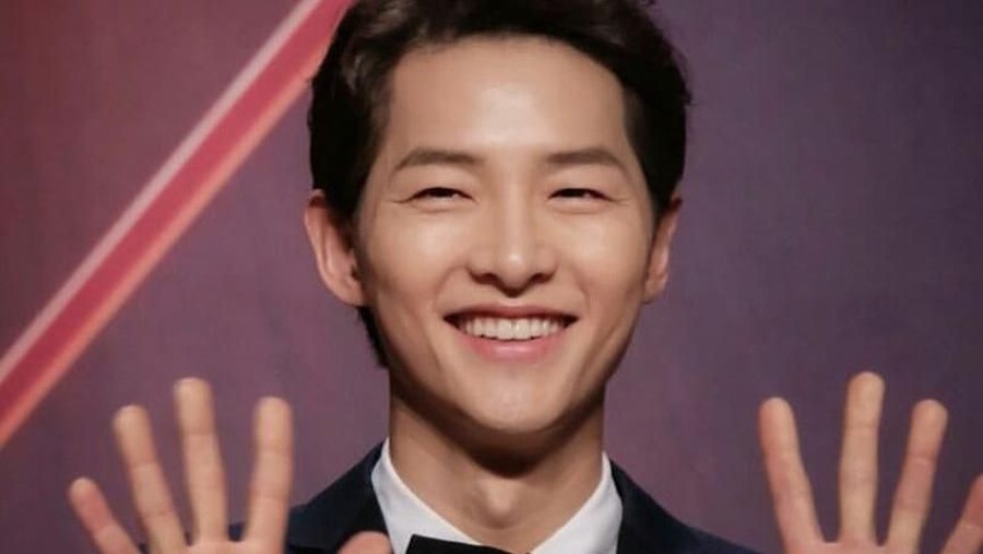 Song Joong Ki tampak menonton pertunjukkan musikal di Seoul, Korea Selatan.
