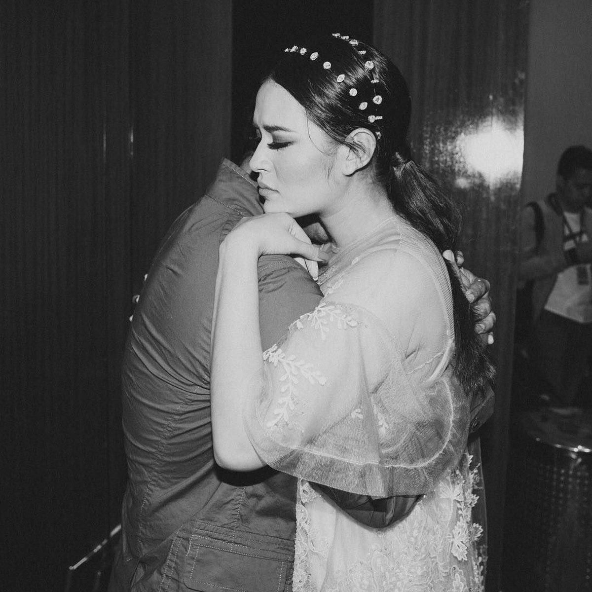 Raisa dan Hamish Daud tengah menantikan anak pertama mereka&period; Pasangan yang menikah pada 2017 ini juga terlihat semakin mesra&period;