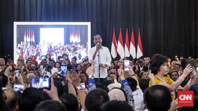 Jokowi mengatakan berdasarkan hasil survei internal, empat pekan lalu elektablitasnya di Jateng sempat turun dua persen. Namun, kini berangsur naik kembali.