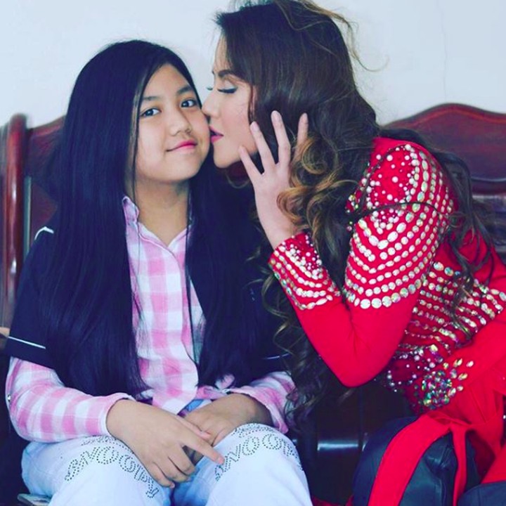 <p>Muah! Dapat kecupan manis dari Una. Semoga Bunda <a href="https://hot.detik.com/celeb/d-4237827/ajak-penonton-goyang-bareng-nita-thalia-nggak-suka-nggak-usah-dilihat" target="_blank">Nita</a> dan Salsha sehat selalu ya. (Foto: Instagram @nitatalia.real)</p>