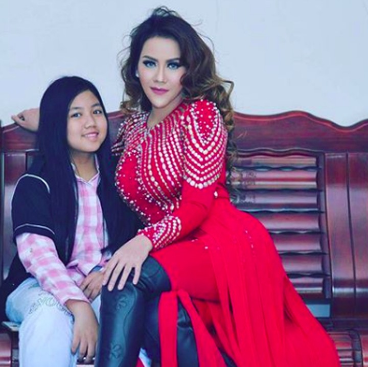<p>Penyanyi dangdut <a href="https://wolipop.detik.com/foto-beauty/d-4410341/foto-wajah-baru-nita-thalia-setelah-operasi-plastik-yang-habiskan-rp-1-m" target="_blank">Nita Thalia</a> memiliki anak perempuan yang paling disayangi yakni Syandrina Salshabella Rudythia. (Foto: Instagram @nitatalia.real)</p>