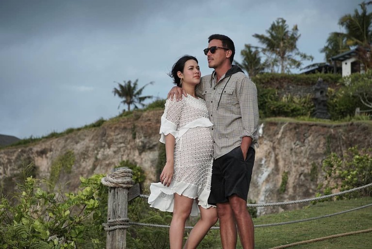 Raisa dan Hamish Daud tengah menantikan anak pertama mereka. Pasangan yang menikah pada 2017 ini juga terlihat semakin mesra.