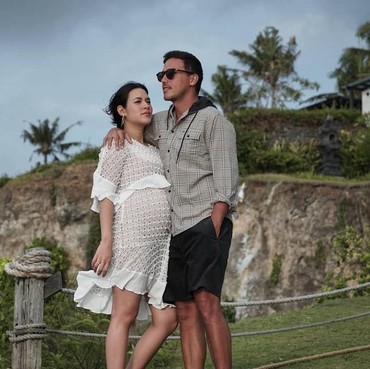 Tak Melulu Terbuka, Raisa Tetap Memesona Saat Foto Kehamilan