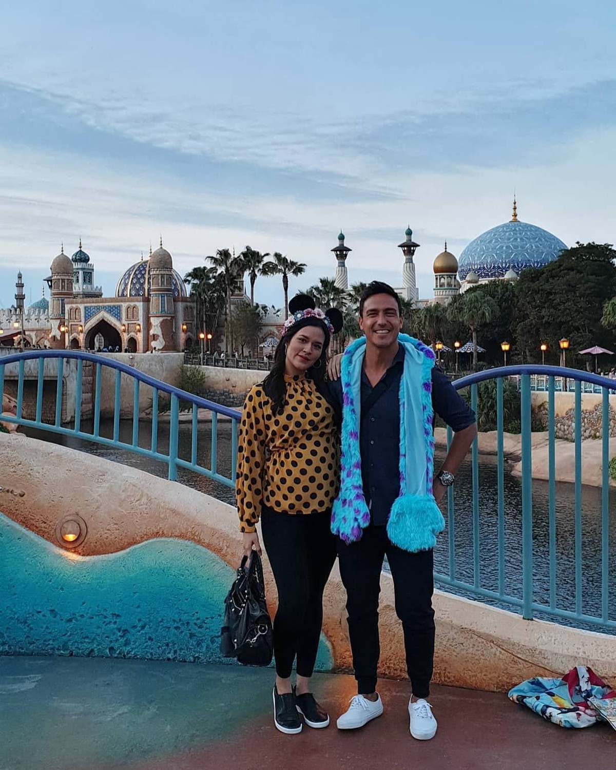 Raisa dan Hamish Daud tengah menantikan anak pertama mereka&period; Pasangan yang menikah pada 2017 ini juga terlihat semakin mesra&period;