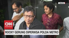 Rocky Gerung Berlari Usai Diperiksa di Polda Metro Jaya