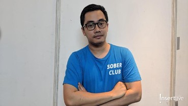 img-title Istri Positif Covid-19, Dennis Adhiswara Sabar Tunggu Kamar Isolasi