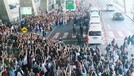 Girlband K-pop BLACKPINK baru saja tiba di Manila&comma; Filipina&comma; pada Jumat &lpar;1&sol;2&rpar;&period; Saat tiba di bandara&comma; sempat terjadi kericuhan oleh fans BLACKPINK&period;