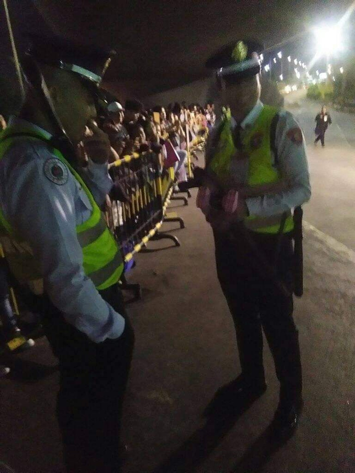 Girlband K-pop BLACKPINK baru saja tiba di Manila&comma; Filipina&comma; pada Jumat &lpar;1&sol;2&rpar;&period; Saat tiba di bandara&comma; sempat terjadi kericuhan oleh fans BLACKPINK&period;