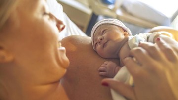 PROSES BAYI BARU LAHIR MENYUSU