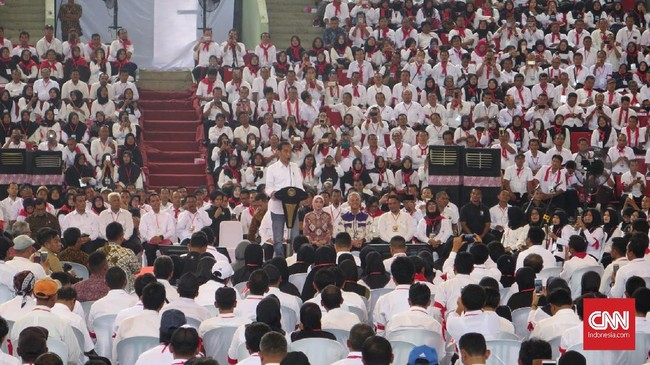 Petahana Jokowi membeberkan hoaks yang dilemparkan kubu Prabowo-Sandi. Menurutnya, hoaks diarahkan untuk membangun opini kriminalisasi oleh Jokowi.