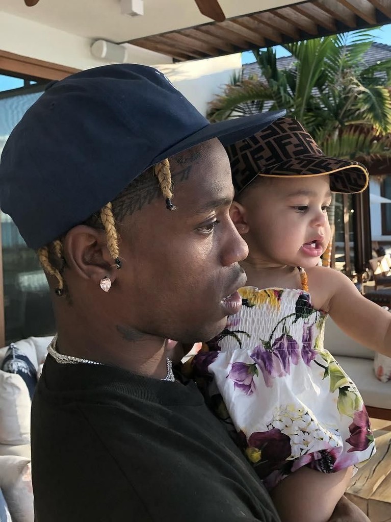 Genap satu tahun, berikut enam potret anak Kylie Jenner, Stormi Webster, yang bikin gemas.