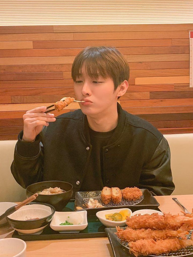 Daftar Idol K-Pop yang Debut dan Comeback di Februari Dilansir dari Soompi, berikut daftar nama idol K-Pop yang akan debut dan comeback di bulan Februari ini. Mana yang Insertizen paling tunggu-tunggu?
