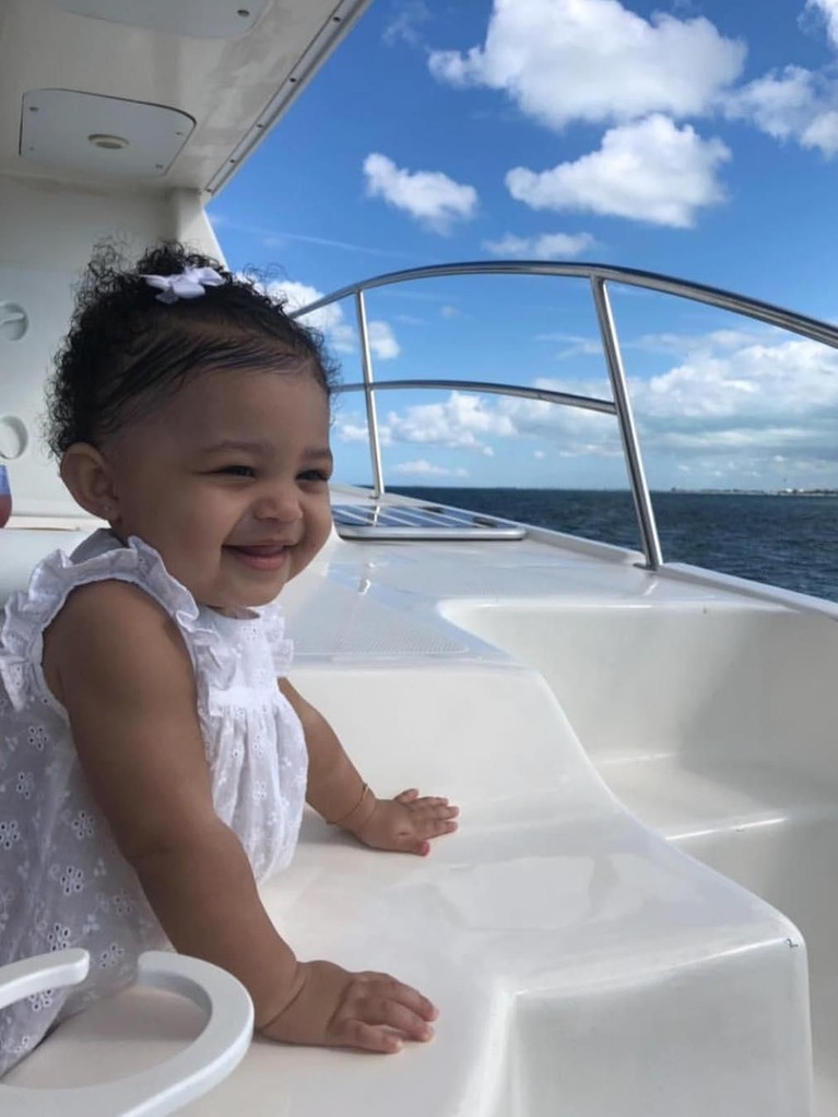 Genap 1 Tahun, 6 Potret Stromi Webster yang Bikin Gemas Genap satu tahun, berikut enam potret anak Kylie Jenner, Stormi Webster, yang bikin gemas.