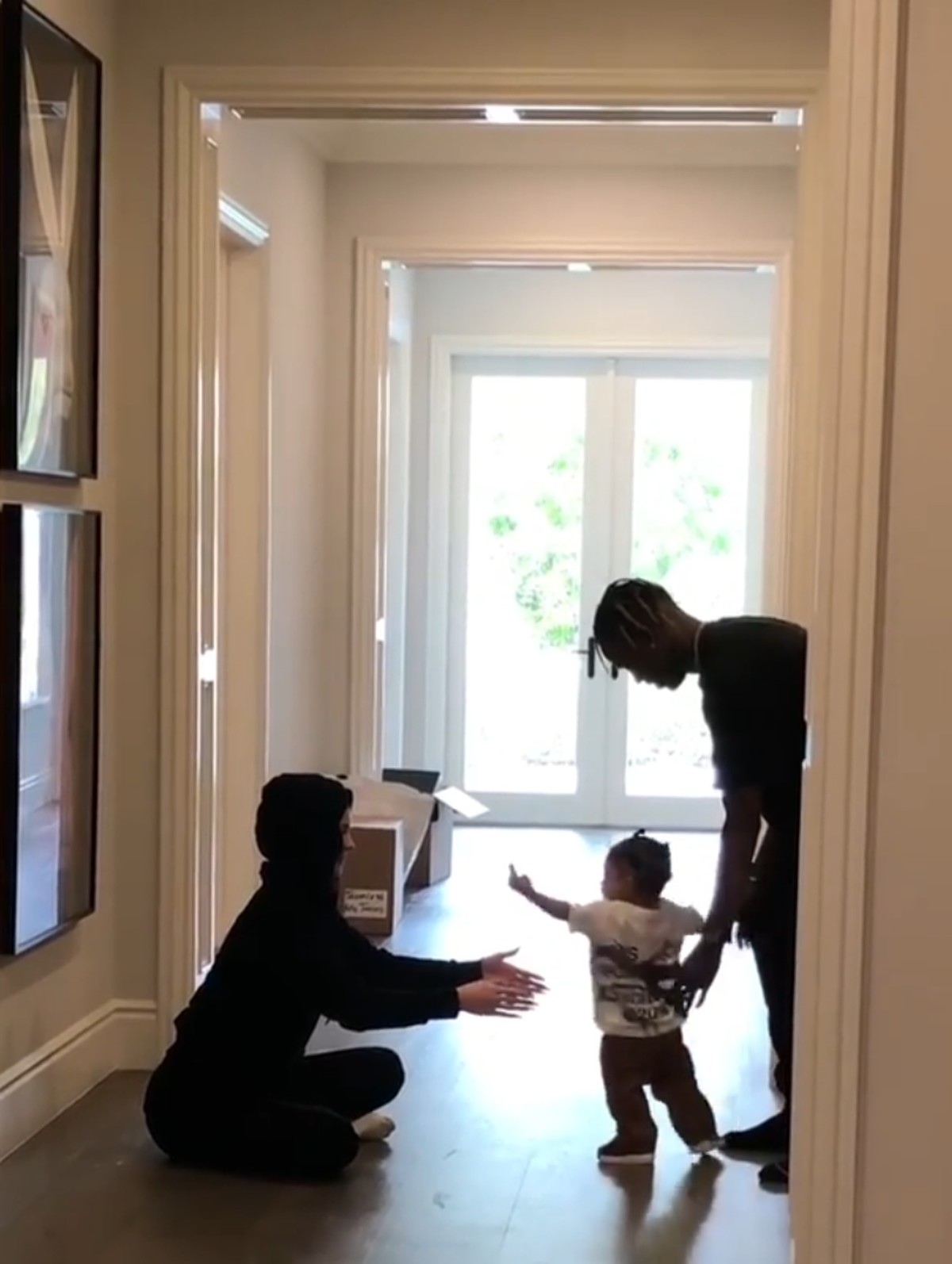 Genap satu tahun&comma; berikut enam potret anak Kylie Jenner&comma; Stormi Webster&comma; yang bikin gemas&period;