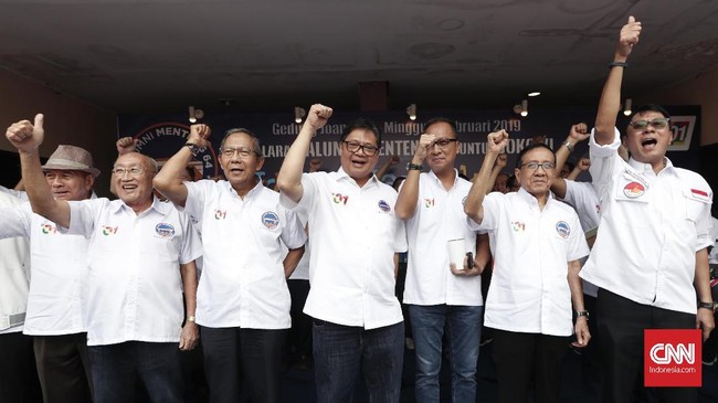Paslon pilpres memahami bahwa penting menempatkan fokus pada isu ekonomi dan pembangunan. Tema itu dinilai akrab dengan kelas menangah atas.